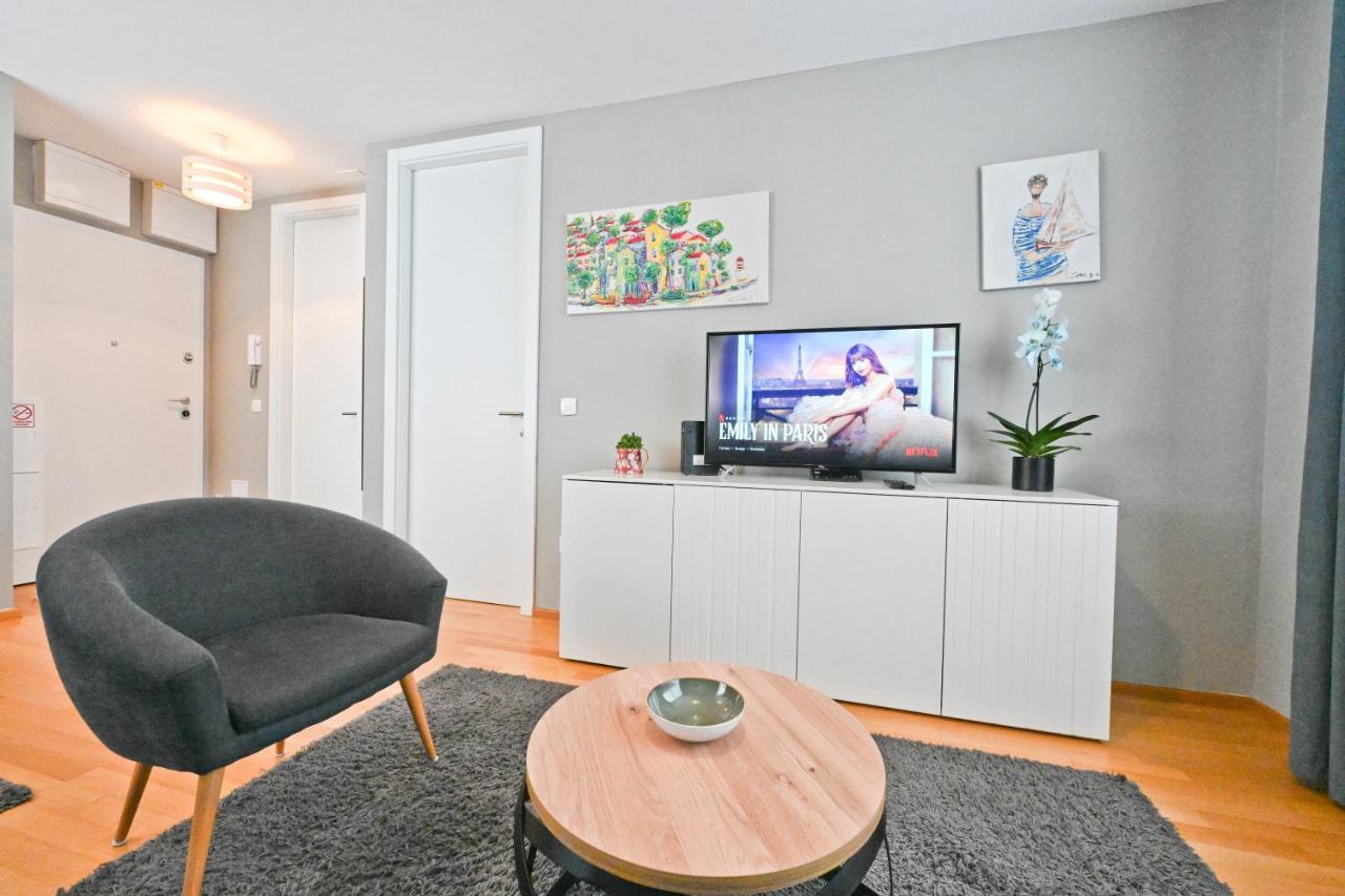 Apartment 2 & Free Private Parking